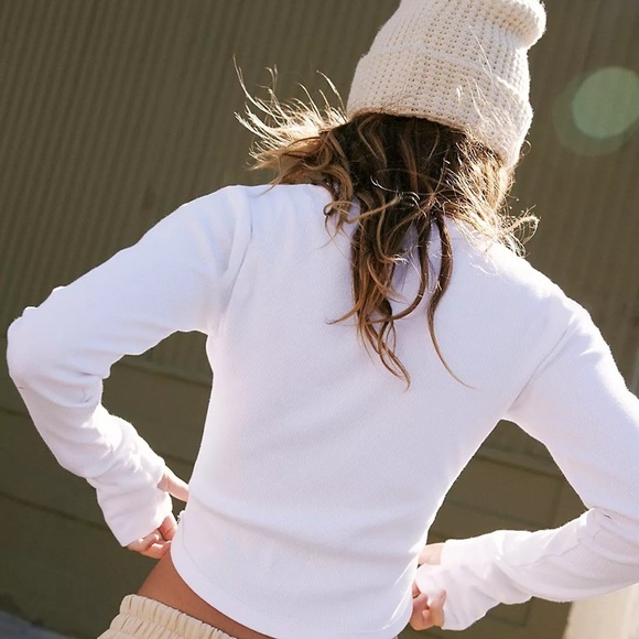 NWOT FREE PEOPLE MOVEMENT Ribbed Long-Sleeve Baby Tee in coral - Picture 4 of 11